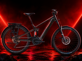 Model Trek Allant+ FS jest wyposażony w akumulator o pojemności 800 Wh