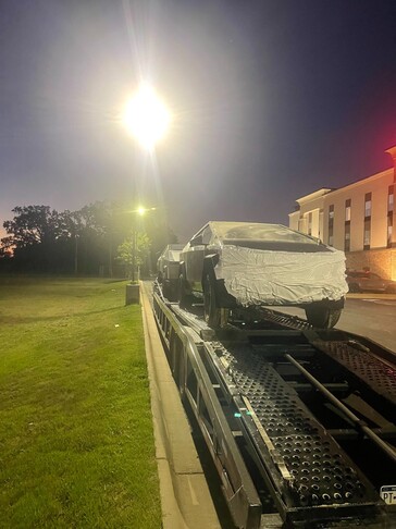 Rzekoma jednostka do testów zderzeniowych Cybertruck