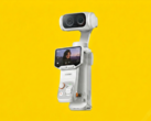 Odłączany pilot Insta360 Luna Ultra zawiera ekran OLED.