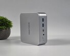 Minisforum M2 mini PC widok przednich portów