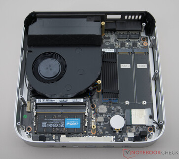 Minisforum AI X1 Pro z usuniętym zasilaczem