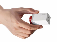 Obie ładowarki zostały wprowadzone na rynek wraz z Ace 6 Ultra. Na zdjęciu: zdjęcie promocyjne adaptera 120W.