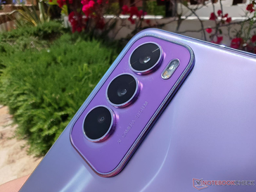 Praktyczny obraz Oppo Reno12 Pro (za pośrednictwem Notebookcheck)