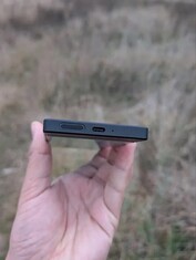 Prototyp smartfona Sony Xperia 5G. (Źródło zdjęcia: OLX)