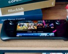 Urządzenie Steam Deck siedzące na stole (źródło obrazu: Georgiy Lyamin via Unsplash)