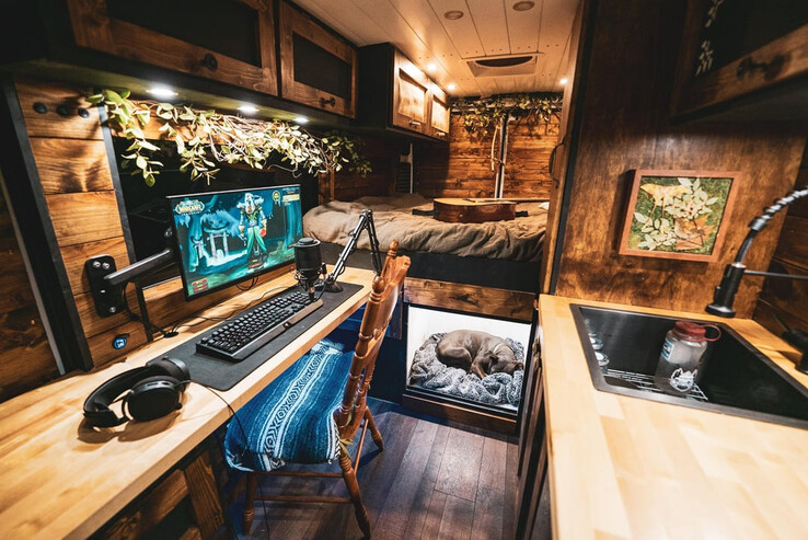 (Źródło zdjęcia: u/ttthefineprinttt via r/battlestations)