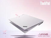 Te odświeżone modele w kolorze Moonlight White pojawiły się sześć miesięcy po tym, jak Lenovo zadebiutowało ThinkPadem X9 Aura Edition w rozmiarach 14 i 15 cali. (Źródło zdjęcia: Lenovo)