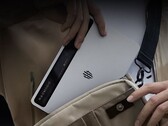 RedMagic Gaming Tablet 3 Pro to kompaktowy tablet z ekranem OLED. (Źródło obrazu: RedMagic)