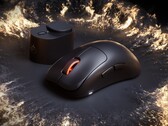 SteelSeries Rival Pro (na zdjęciu) ma ergonomiczny kształt.