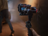 Seria DJI RS 4 zaczyna się od 549 USD, ale jej cena podwaja się w przypadku najdroższego pakietu. (Źródło obrazu: DJI)