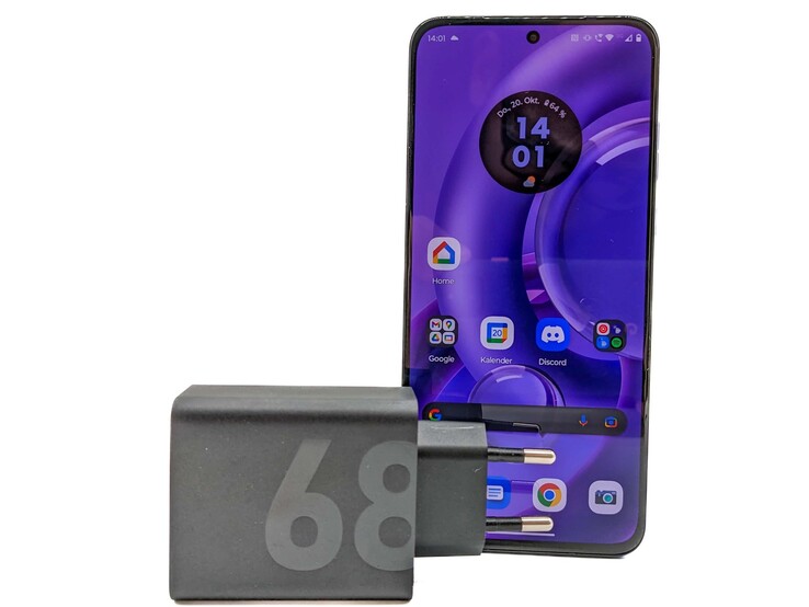 Motorola Edge 30 Neo dostarczana jest z zasilaczem o mocy 68 W