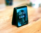 Elegancki i elastyczny: Motorola Razr 60 Ultra. (Źródło zdjęcia: Florian Schmitt/Notebookcheck)