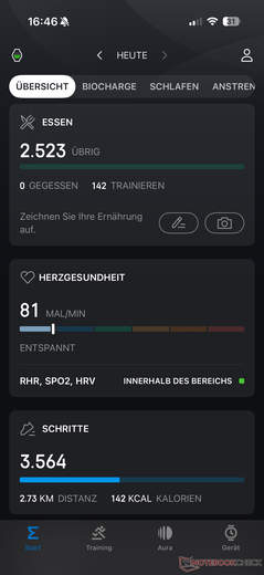 Śledzone jest między innymi zużycie kalorii i kroki