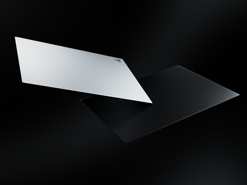 Razer Atlas Pro w czarnej i białej wersji kolorystycznej