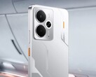 Realme 14 5G ma design inspirowany mecha z pomarańczowymi akcentami kolorystycznymi. (Źródło zdjęcia: Realme)