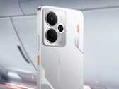 Realme 14 5G ma design inspirowany mecha z pomarańczowymi akcentami kolorystycznymi. (Źródło zdjęcia: Realme)