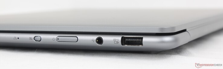 Po prawej stronie: Przycisk resetowania Lenovo, przycisk uruchamiania kamery, przycisk zasilania, zestaw słuchawkowy 3,5 mm, USB-A (5 Gb/s)