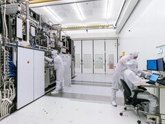 Holenderski sąd skazuje byłego inżyniera ASML i NXP za przekazywanie tajemnic chipów do Rosji. Na zdjęciu: ASML Cleanroom EUV (źródło zdjęcia: ASML)