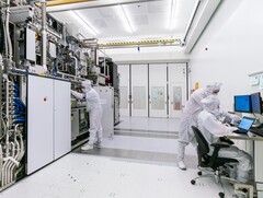 Holenderski sąd skazuje byłego inżyniera ASML i NXP za przekazywanie tajemnic chipów do Rosji. Na zdjęciu: ASML Cleanroom EUV (źródło zdjęcia: ASML)