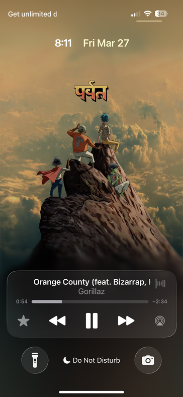 Ekran blokady Apple Music jest jednym z najczystszych wyborów interfejsu użytkownika dla tej aplikacji - z albumami 