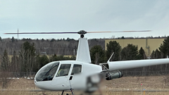 Śmigłowiec R44 podczas testu naziemnego (źródło zdjęcia: Robinson Helicopter Company)