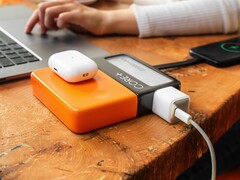 CorePlus to modułowy power bank z gniazdem zasilania (źródło obrazu: CorePlus)