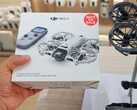 Rzekome opakowanie detaliczne DJI Neo 3 obok drona Neo 2.