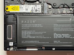 Dysk SSD M.2-2280, bateria i moduł głośnika