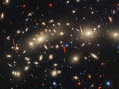 Zdjęcie gromady galaktyk MACS J0416 wykonane za pomocą teleskopów kosmicznych Jamesa Webba i Hubble'a (źródło zdjęcia: NASA, ESA, CSA, STScI)