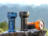 Latarka Olight Marauder 3 o mocy 25 000 lumenów jest dostępna w kolorach: Midnight Blue, czarnym i pomarańczowym.
