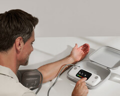 Inteligentny ciśnieniomierz Withings BPM Vision jest już dostępny i oferuje również funkcję EKG. (Źródło zdjęcia: Withings)