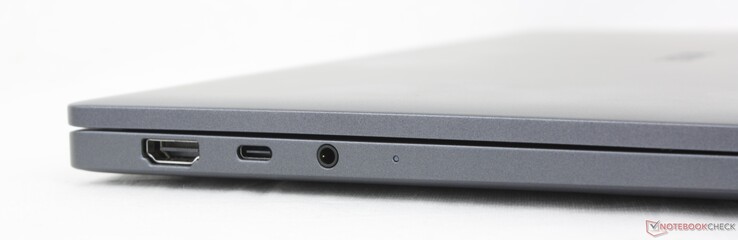 Po lewej: HDMI 2.1, USB-C Thunderbolt 4 z DisplayPort 2.1 + Power Delivery 3.1, zestaw słuchawkowy 3,5 mm