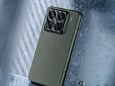 Xiaomi 15S Pro ma wyglądać dokładnie tak, jak Xiaomi 15 Pro. Na zdjęciu - Xiaomi 15 Pro (źródło zdjęcia: Lee Qi)