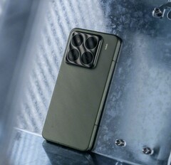 Xiaomi 15S Pro ma wyglądać dokładnie tak, jak Xiaomi 15 Pro. Na zdjęciu - Xiaomi 15 Pro (źródło zdjęcia: Lee Qi)