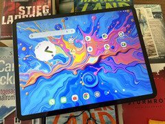 Teclast Art Pad Pro posiada również rysik z 4096 poziomami nacisku oraz 30-watowy zasilacz. (Źródło obrazu: Notebookcheck)