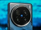 Nowy aparat Zeiss zrobił wrażenie na pierwszych międzynarodowych recenzentach smartfonów, z których niektórzy podróżowali do Chin z Galaxy S24 Ultra lub iPhone 16 Pro. (Źródło: Vivo)