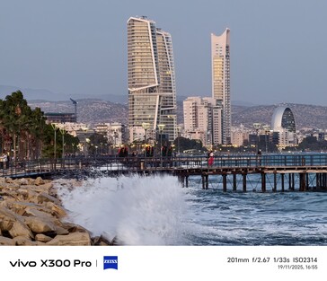 Vivo X300 Pro 200 mm bez telekonwertera.