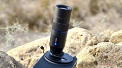 Wraz z Vivo X300 Ultra, spodziewane jest również wprowadzenie na rynek nowego telekonwertera i Vivo X300 Max; kamera Vivo mini jest również podobno planowana na 2026 rok.