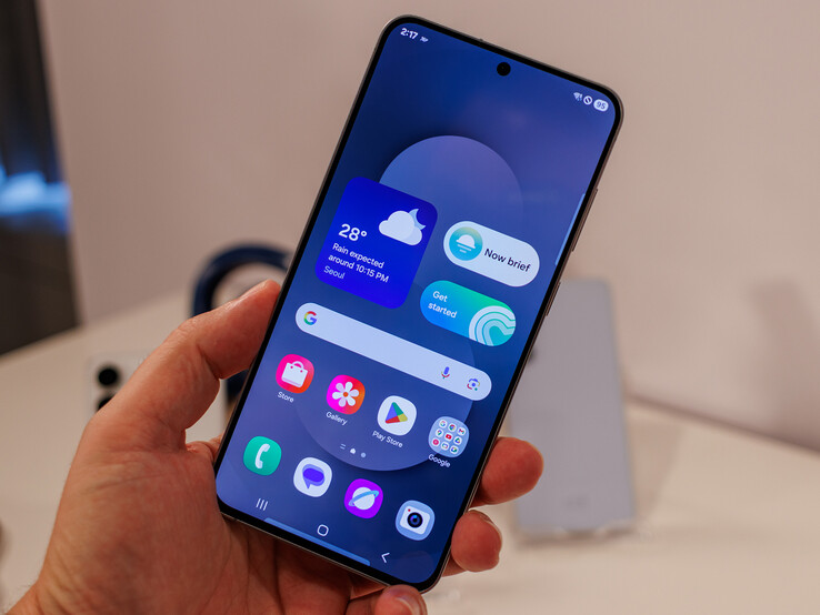 Samsung Galaxy S25 FE (źródło zdjęcia: Daniel Schmidt)