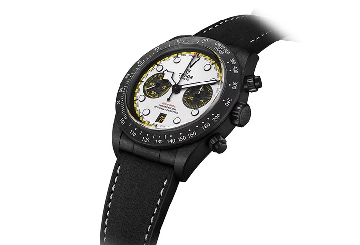 Zegarek Tudor Black Bay Chrono Carbon 26 posiada dwie tarcze sekundowe 