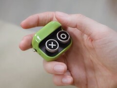 Boox Tappy posiada klikalne przyciski i akumulator.