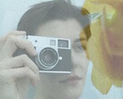 Półcyfrowy aparat Fujifilm X wykorzystuje 1-calową matrycę w kompaktowej obudowie. (Źródło obrazu: Fujifilm)