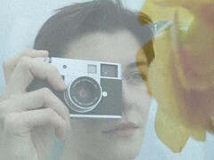 Półcyfrowy aparat Fujifilm X wykorzystuje 1-calową matrycę w kompaktowej obudowie. (Źródło obrazu: Fujifilm)