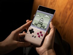 GameSir Pocket 1 Vertical dodaje sterowanie w stylu Game Boy do smartfonów. (Źródło obrazu: GameSir)