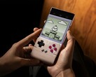 GameSir Pocket 1 Vertical dodaje sterowanie w stylu Game Boy do smartfonów. (Źródło obrazu: GameSir)