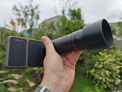 Dla Find X9 Ultra dostępny jest również telekonwerter 300 mm.
