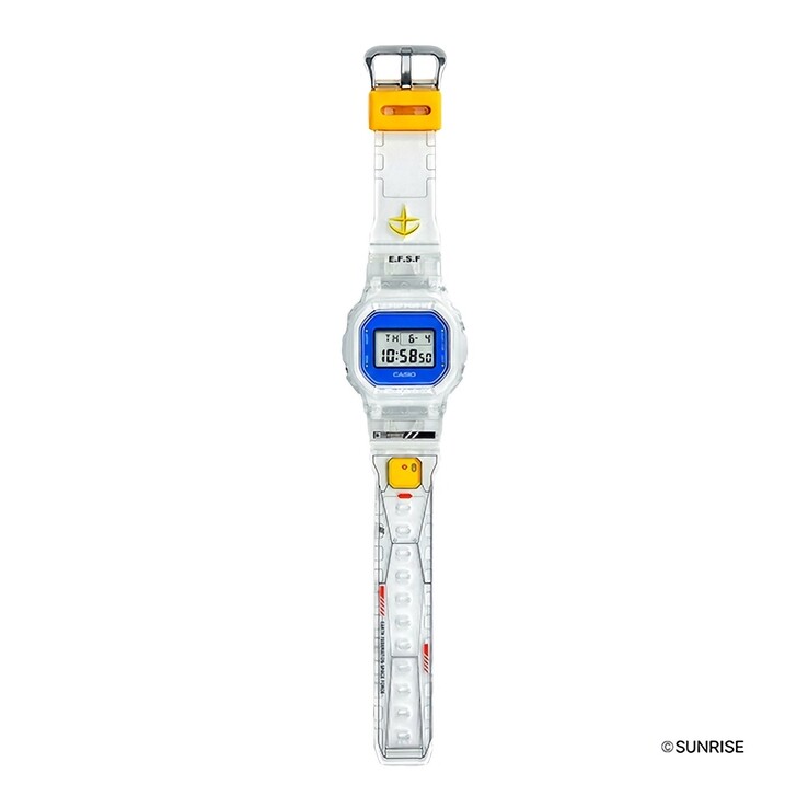Casio G-Shock x Mobile Suit Gundam DW-5600 wyświetlany