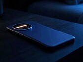 Model Sharp Aquos R11 jest wyposażony w taśmę LED RGB w module aparatu.