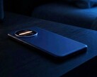 Model Sharp Aquos R11 jest wyposażony w taśmę LED RGB w module aparatu.