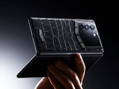 Vertu AlphaFold jest opcjonalnie pokryty skórą cielęcą lub skórą aligatora.